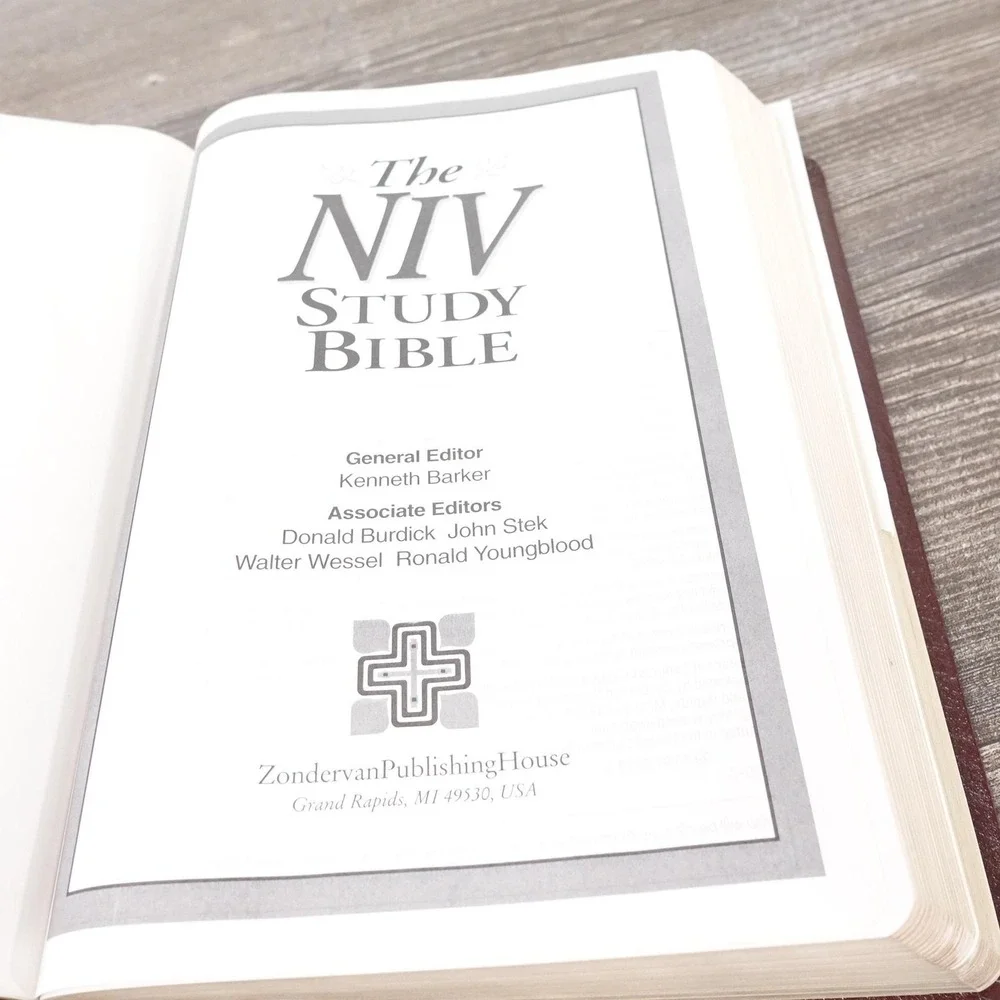 The NIV Study Bible‎ Herald Burgundy Bonded Leather Hardcover Red Letter
